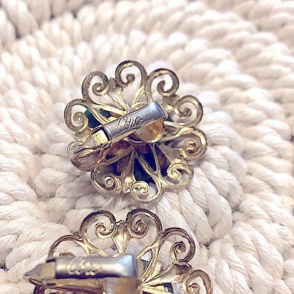 Rare VTG Clip-On Earrings Gold-Tone Flower Cradling Natural Moss Agate Stones - Picture 7 of 16